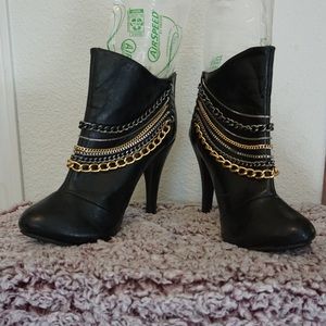 Ankle boots with bling
